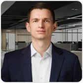 Adwokat Sebastian Kunowski – doświadczony prawnik specjalizujący się w sprawach o błędy medyczne. Wspiera klientów w uzyskaniu należnego odszkodowania  na terenie województwa podlaskiego.